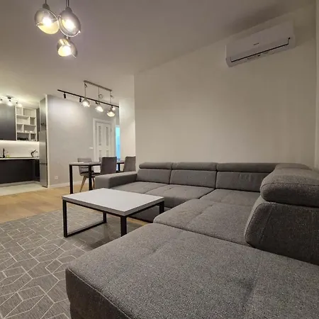 Park New Luxury With Garage *