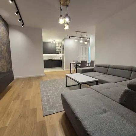 Park New Luxury With Garage *