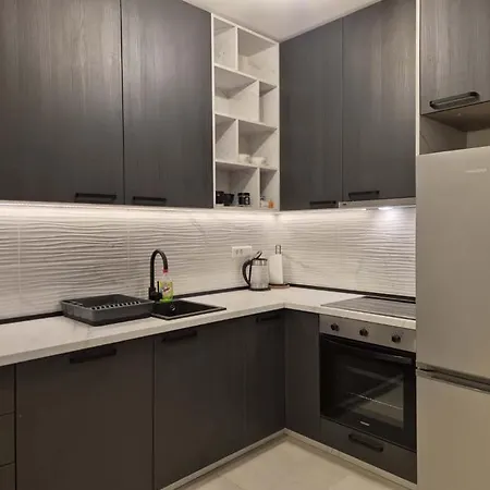 Park New Luxury With Garage