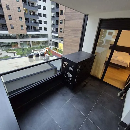 Park New Luxury With Garage *