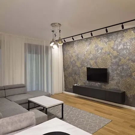 Park New Luxury With Garage